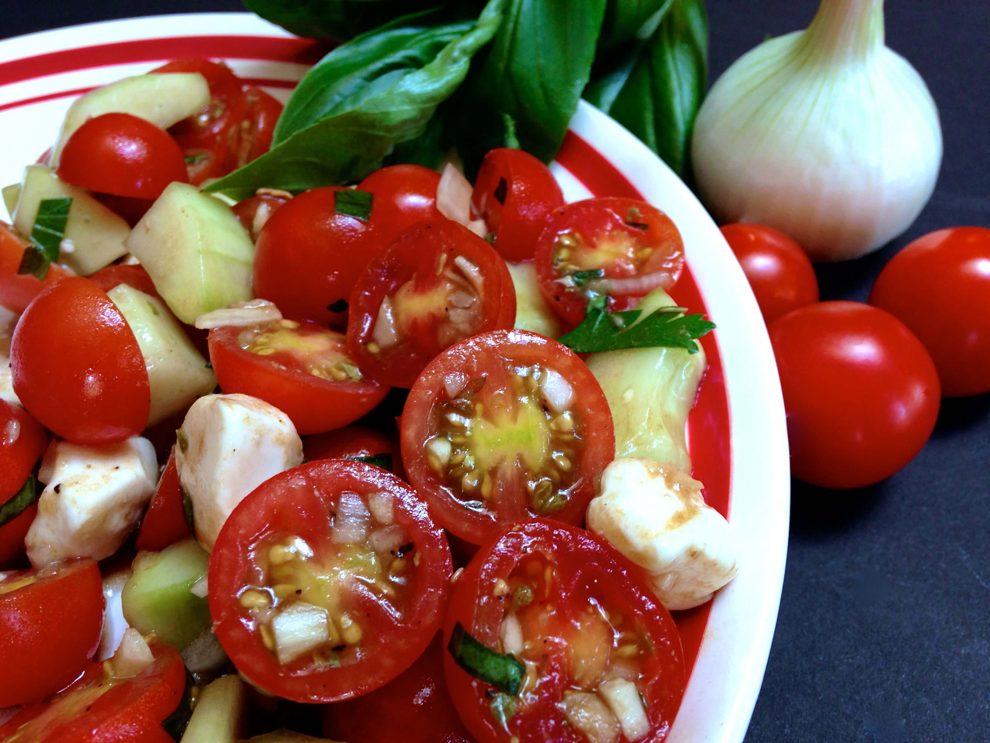 Mozzarella Hostess - At Italian Tomato Salad Heart