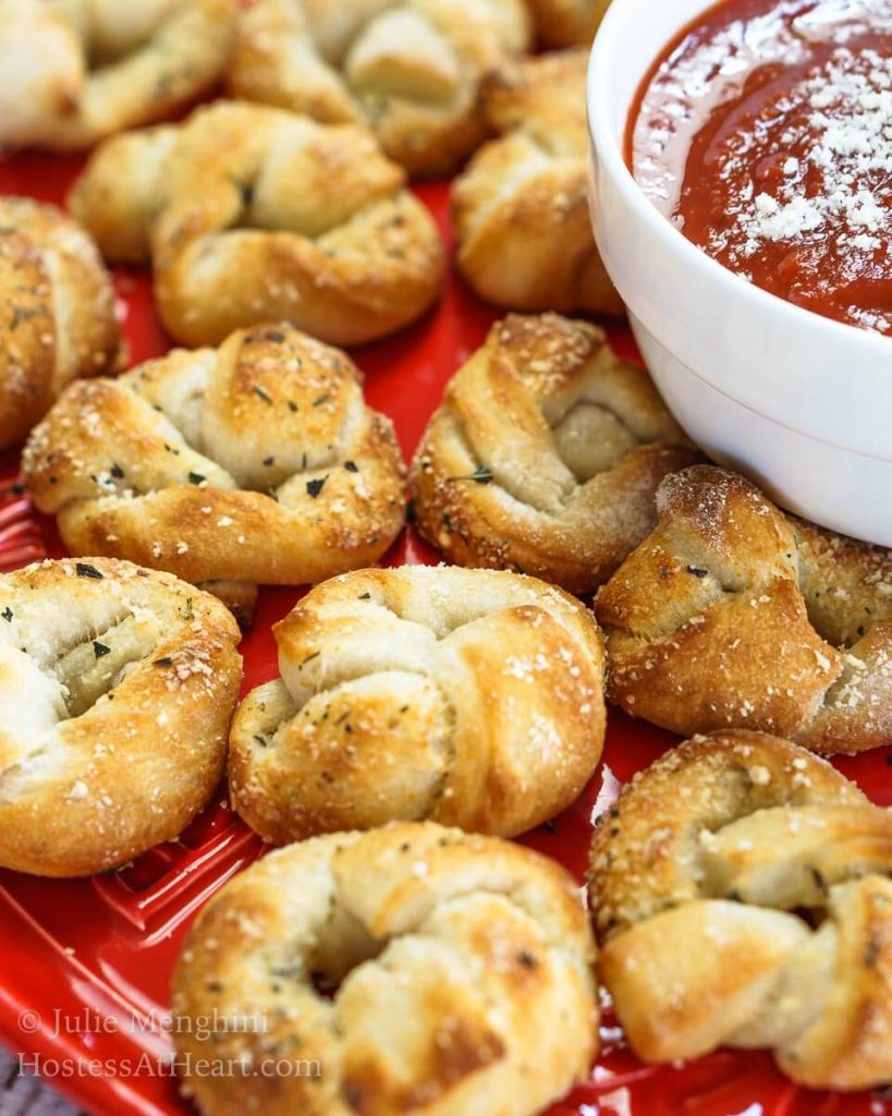 Easy Pizza Knots Recipe Video Hostess At Heart