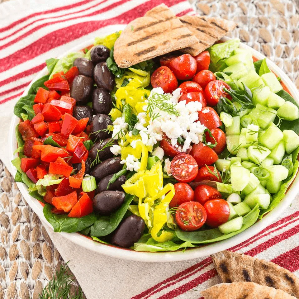 This Fresh Greek Salad with Lemon Vinaigrette 