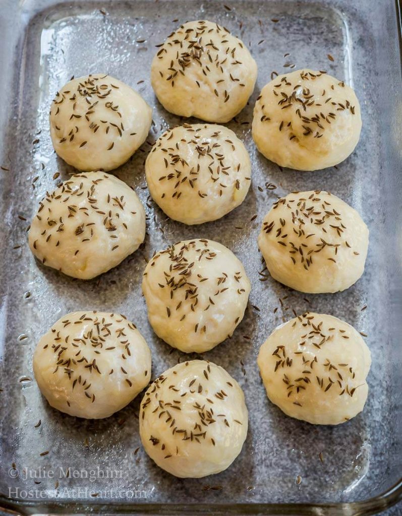 This Super Easy Potato Roll Recipe make a soft and slightly sweet roll that's perfect for dinner or even slider buns! Even the non-baker is going to love making them. | HostessAtHeart.com
