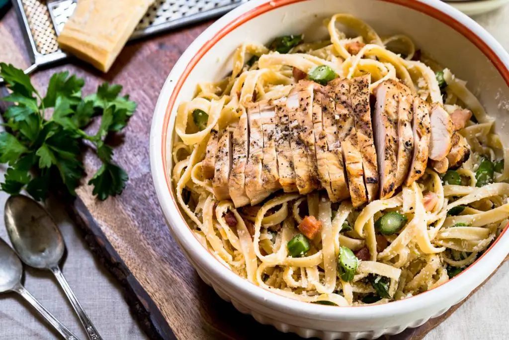 https://hostessatheart.com/wp-content/uploads/2021/07/Chicken-Asparagus-Pasta-3-1024x683.jpg.webp