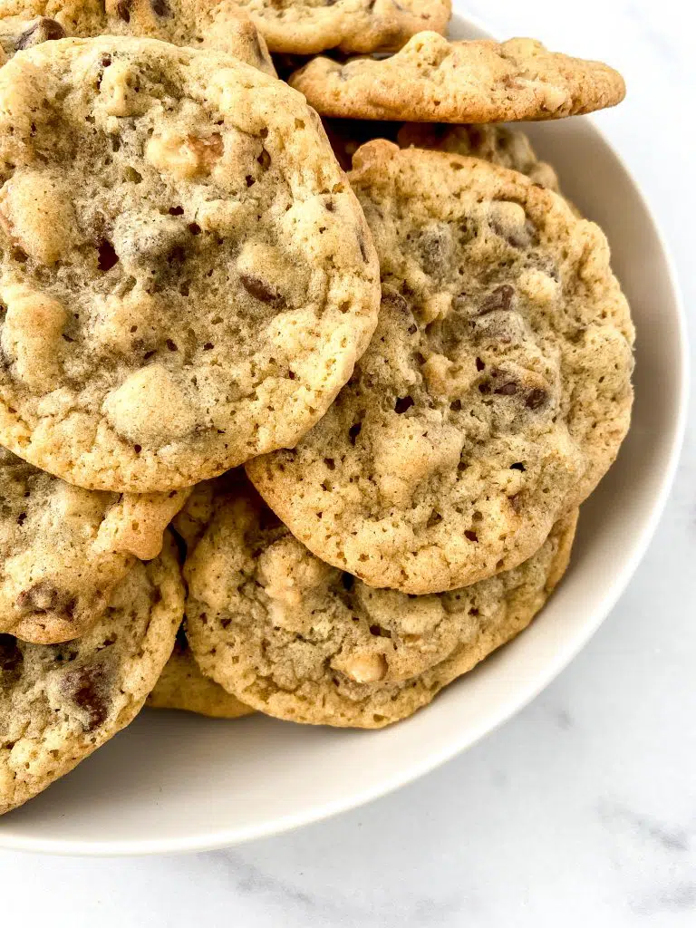 Deep Dish Chocolate Chip Cookie with Caramel and Sea Salt Recipe - Pinch of  Yum