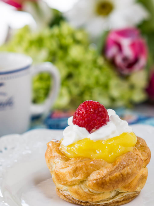 Puff Pastry Baskets with Creamy Lemon Filling