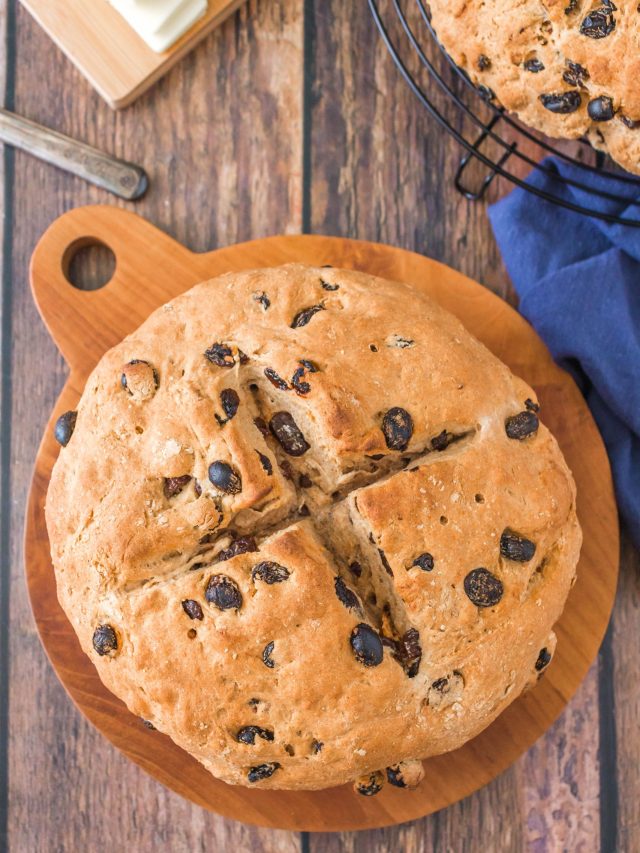 Easy Irish Soda Bread with Raisins