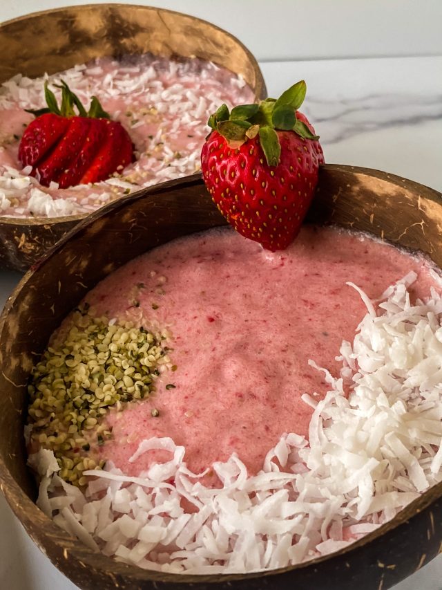 Strawberry Banana Smoothie Bowl Story