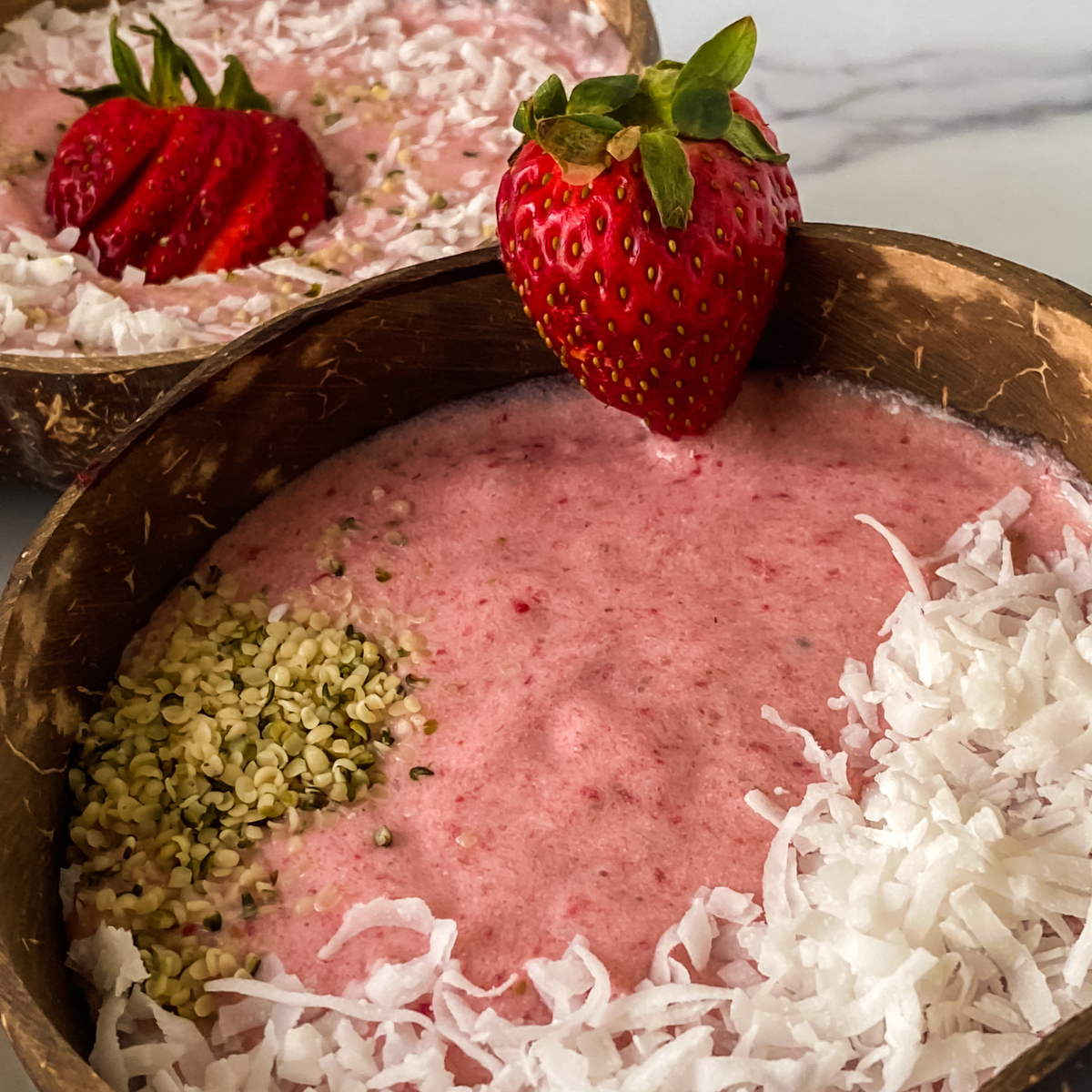 Strawberry Banana Smoothie Bowl {No Yogurt} - Hostess At Heart