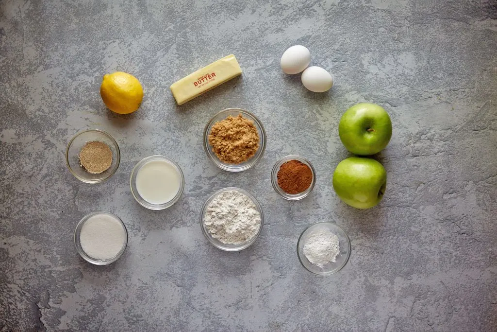 Ingredients: Lemon, butter, eggs, yeast, brown sugar, cinnamon, apples, flour, sugar, milk, egg yolks, corn starch.