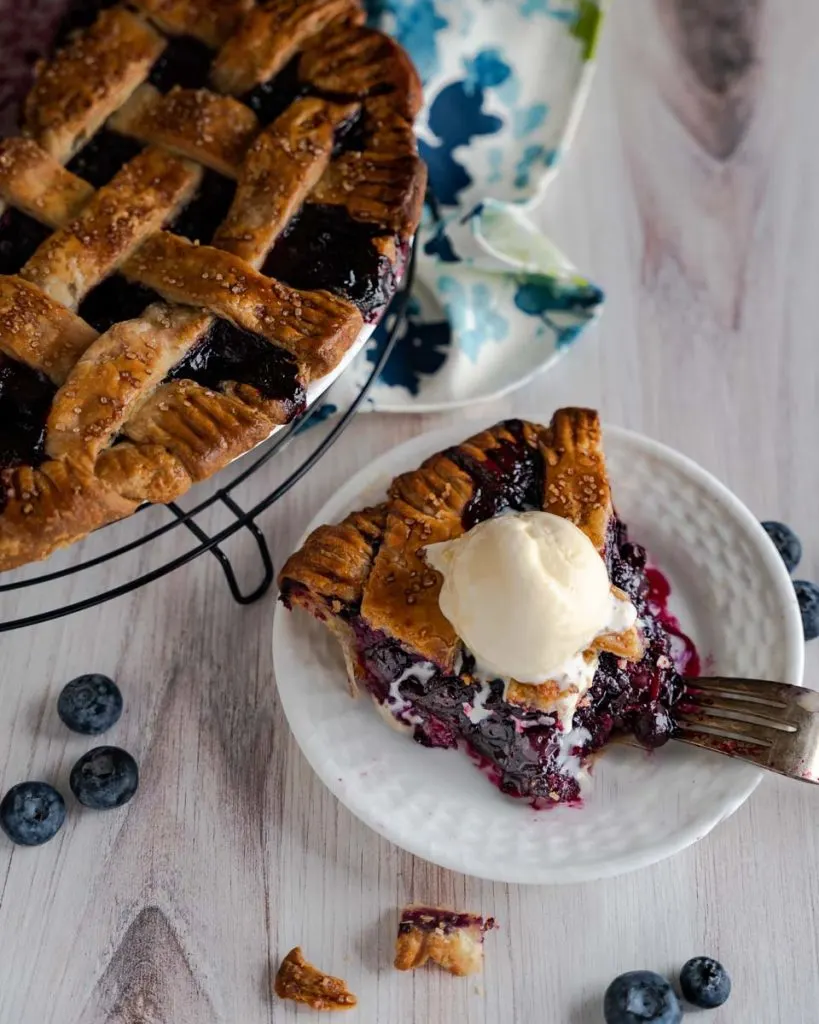 Sideways view of blueberry pie and slice.