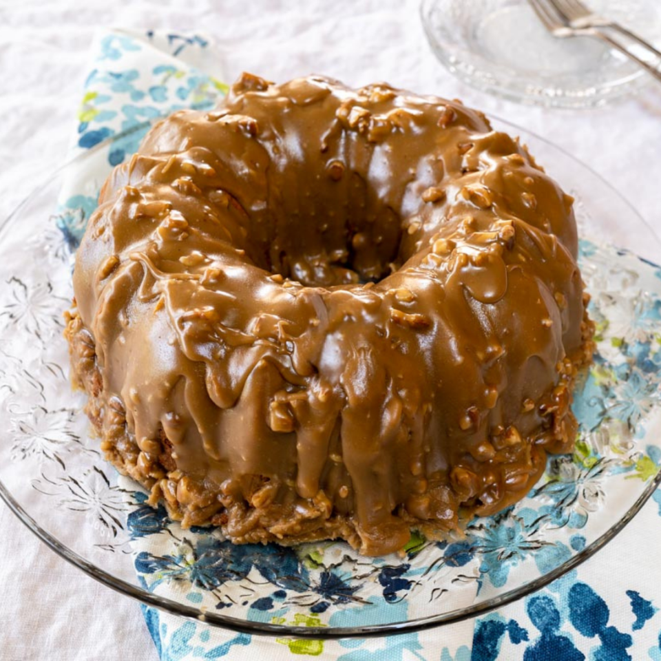 Bananas Foster Bundt Cake (with Praline Glaze) Hostess At Heart