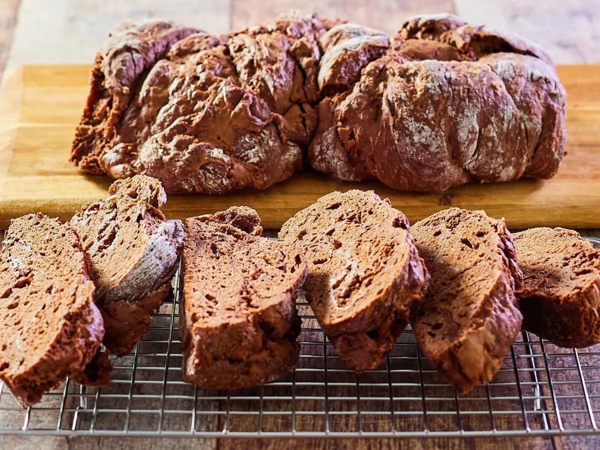 Bread + Tea Towel (pumpkin chocolate chip/wreath)