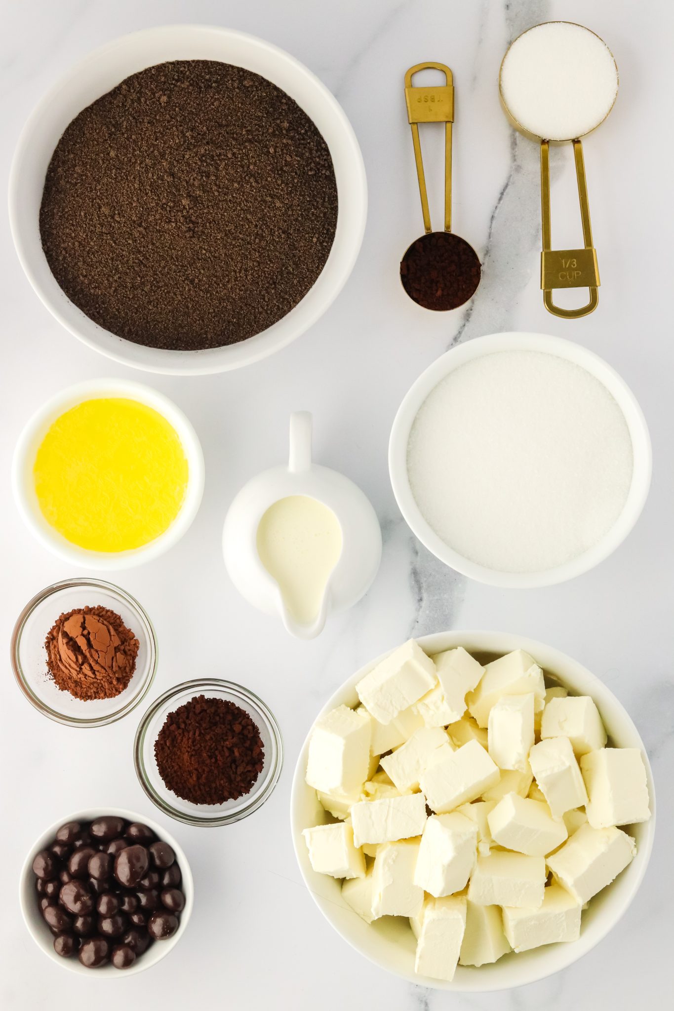 Cappuccino Cheesecake Ingredients: cocoa, instant coffee, sugar, cream cheese, heavy cream, melted butter, chocolate coated coffee beans. Hostess At Heart