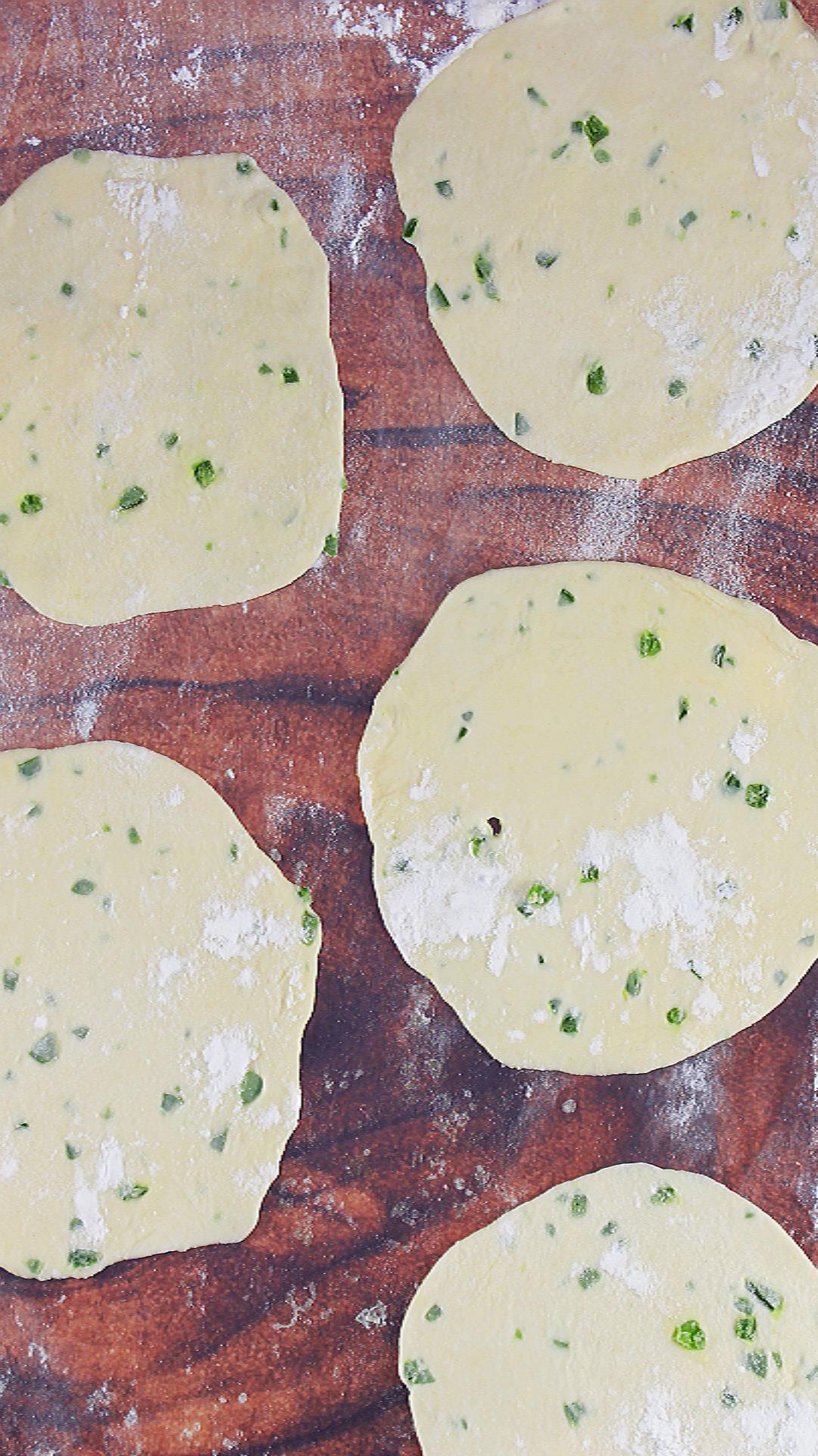 6-7" tortilla rounds, ready to be cooked.