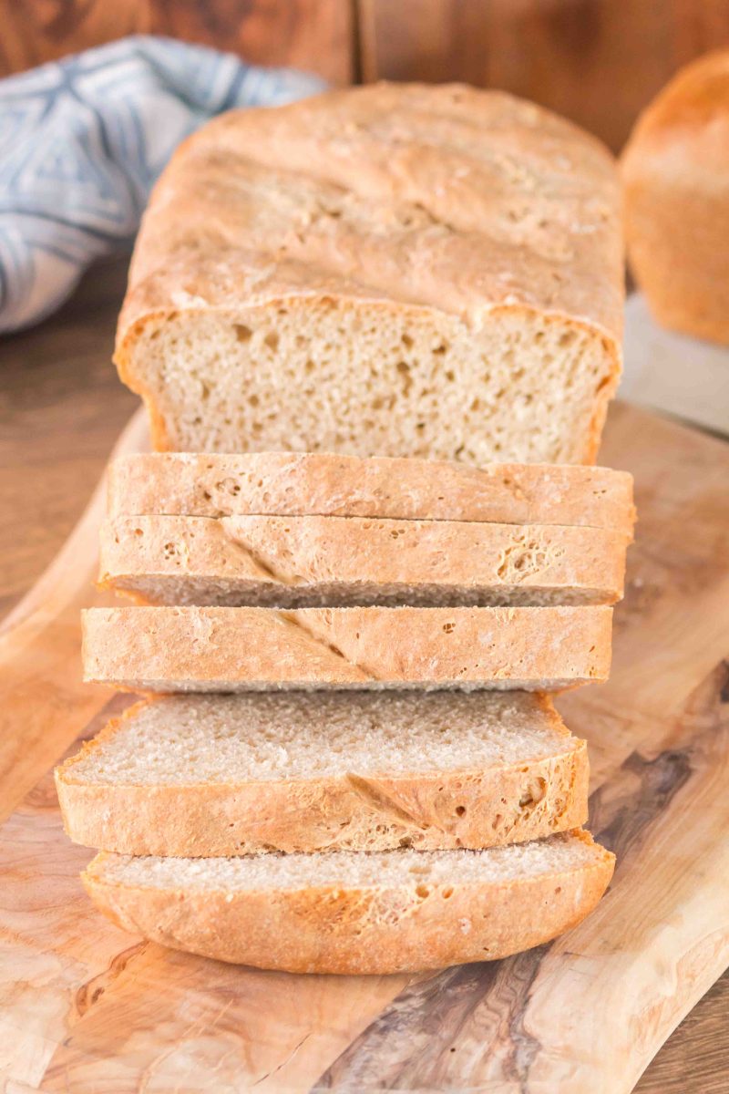 Sliced rye bread on a cutting board.