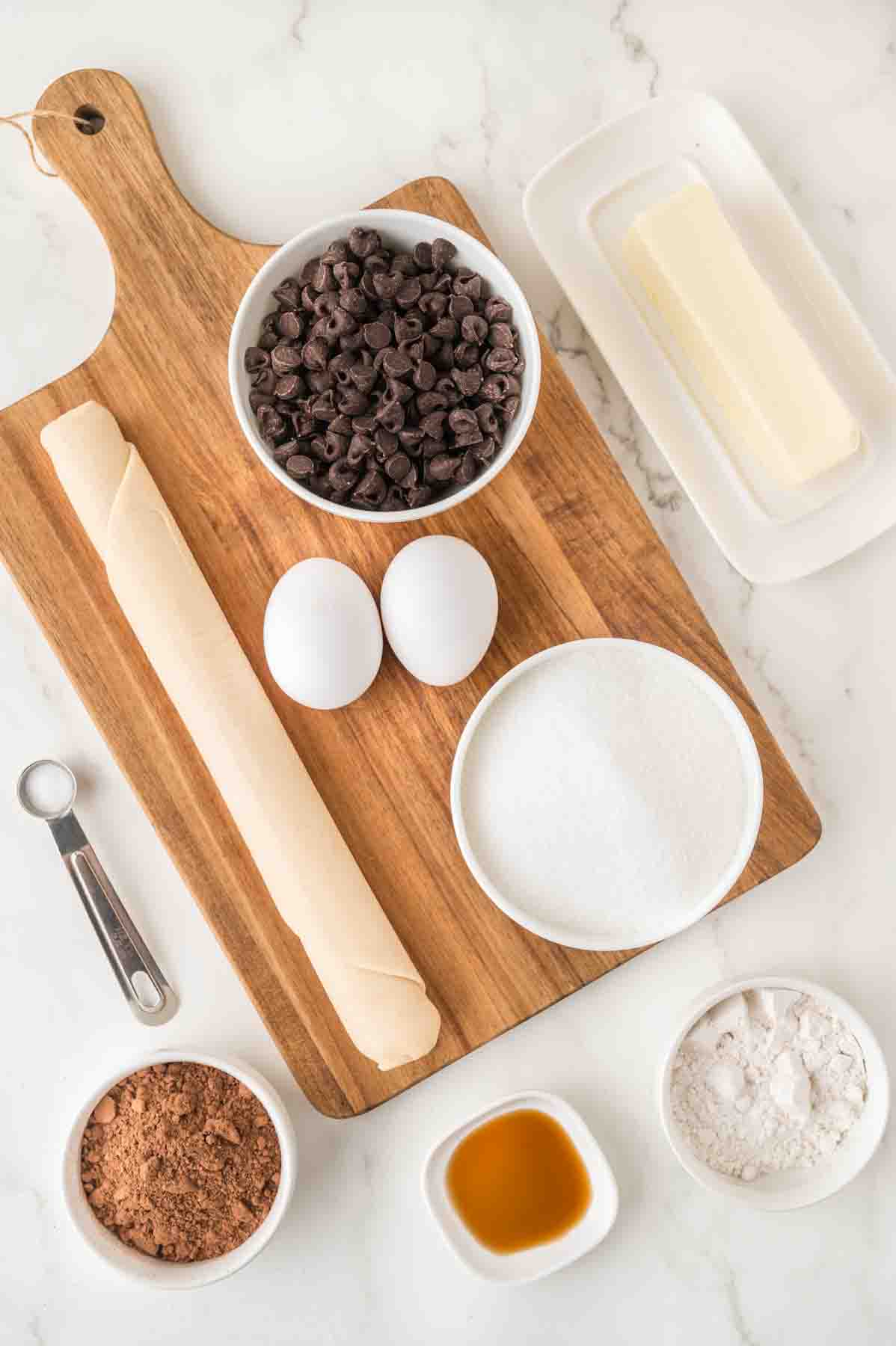 Hot Fudge Pie Ingredients: sugar, flour, vanilla, cocoa powder, eggs, unbaked pie crust, salt, and semi-sweet chocolate chips. Hostess At Heart